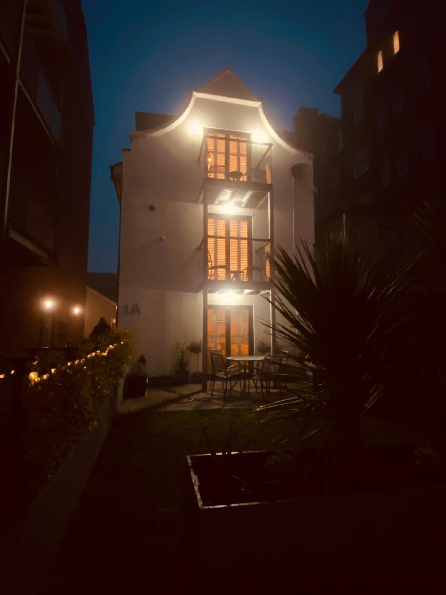 Retro Retreat, Sea View, Free Parking & Ev Plug-In Villa Whitby Exteriör bild